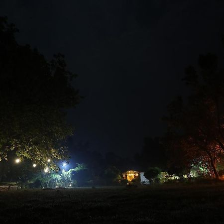Pench Tiger Trails Resort Khawāsa Buitenkant foto