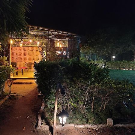 Pench Tiger Trails Resort Khawāsa Buitenkant foto