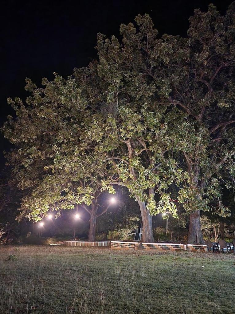 Pench Tiger Trails Resort Khawāsa Buitenkant foto
