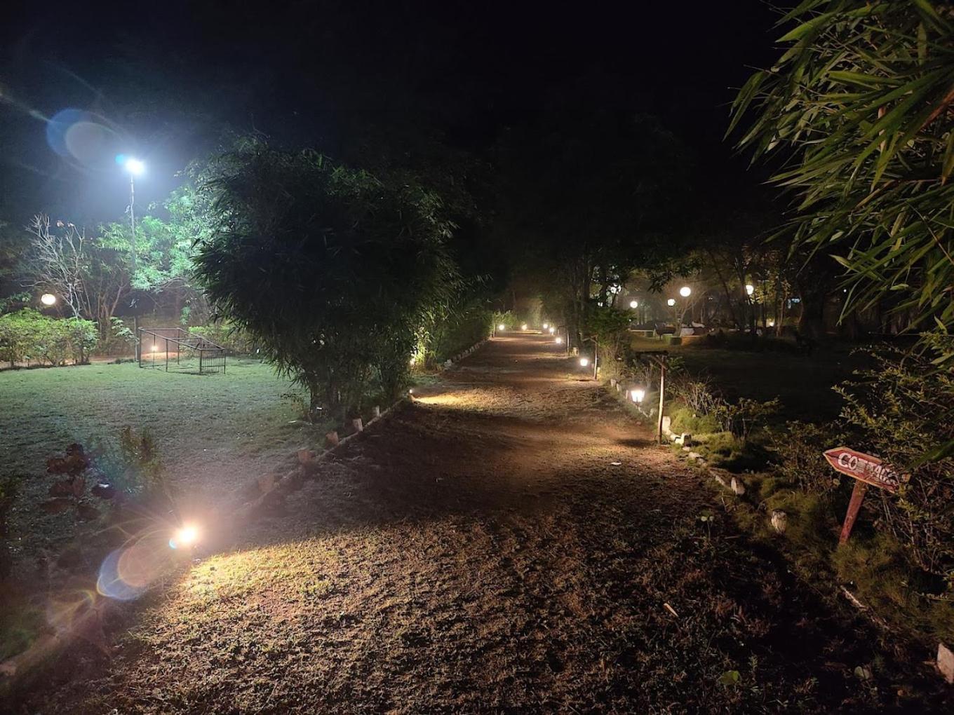 Pench Tiger Trails Resort Khawāsa Buitenkant foto