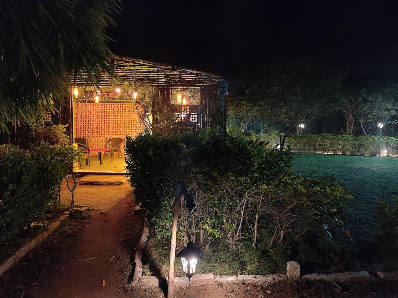 Pench Tiger Trails Resort Khawāsa Buitenkant foto
